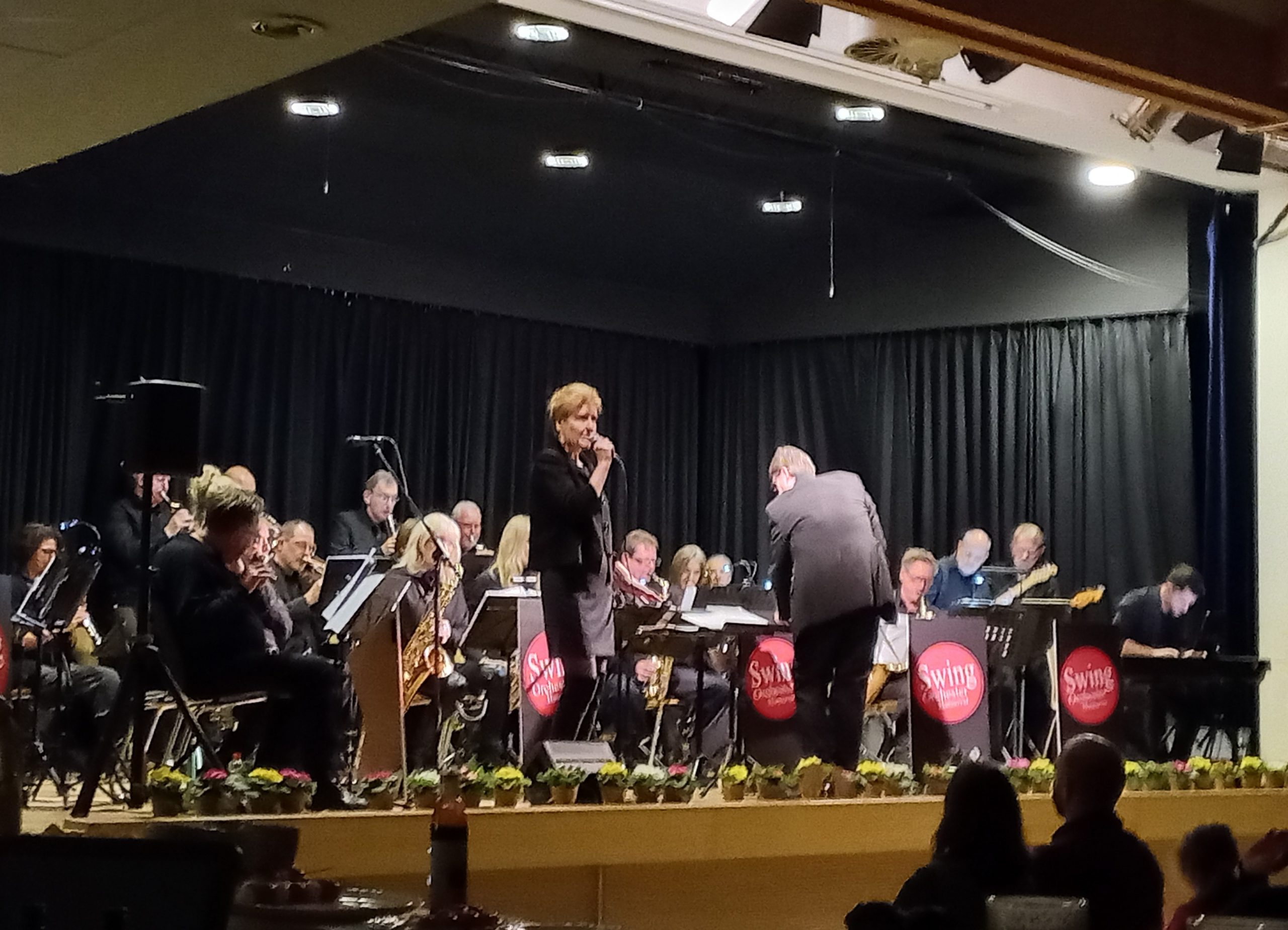 Read more about the article Swing Orchester Hannover verzaubert die Mensa der KGS