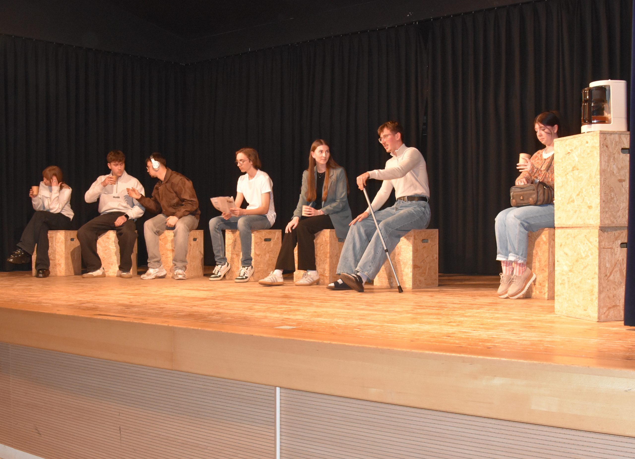 Eine Szene spielt im Wartezimmer eines Arztes.