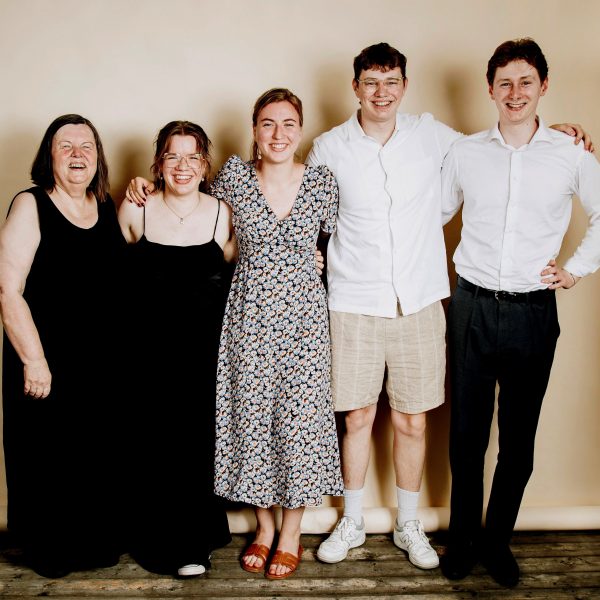 Veranstaltungsteam – Karla Schulz, Linda Dettmer, Anna Labrenz, Niklas Fischer und Jarno Volbers vom Ehemaligenverein unterstützten die Schüler:innen bei den Planungen und der Durchführung der Bälle und arbeiteten hervorragend zusammen.